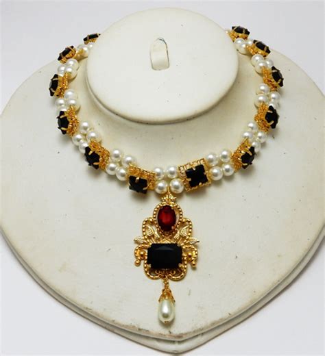 tudor jewelry necklace